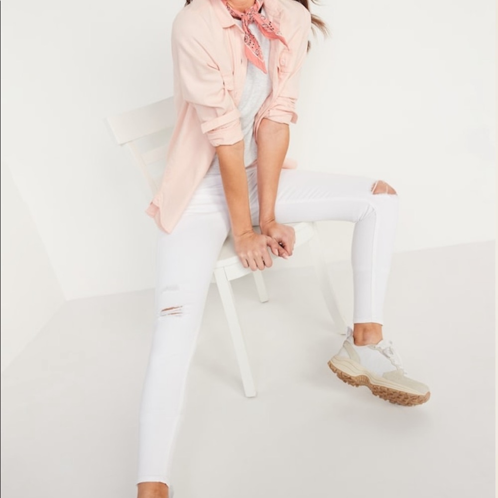 NWT Distressed Jeggings